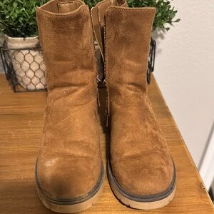 Girl's Brown Suede Boots
